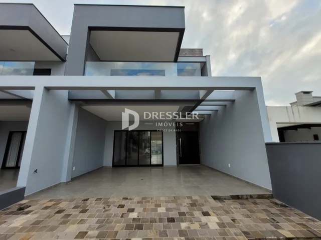 Fachada moderna de uma residência em Lajeado, Brasil.
