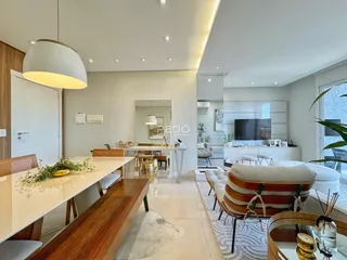 Ambiente de sala de jantar e estar em um imóvel no Lajeado, Brasil.