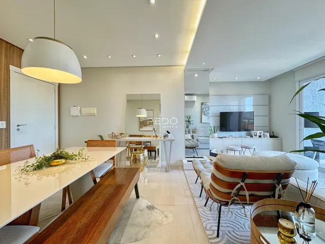 Ambiente de sala de jantar e estar em um imóvel no Lajeado, Brasil.