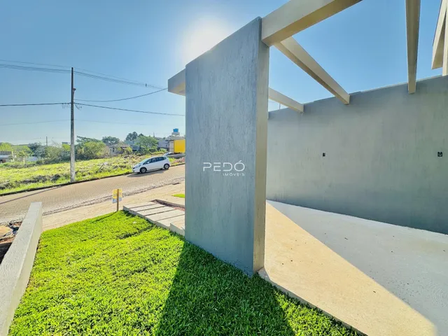 Vista externa de uma propriedade com muro e jardim em Lajeado, Brasil.