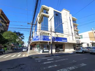 Fachada de um prédio residencial ou comercial na rua em Lajeado, Brasil.