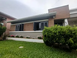 Casa com 4 dormitórios, foto 1