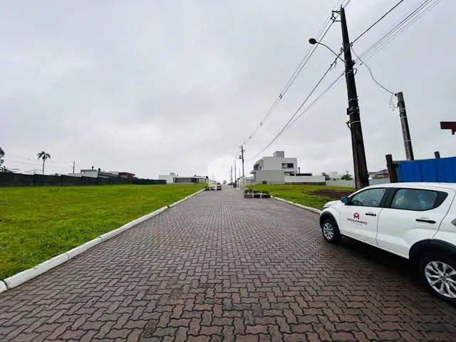 Vista da rua e paisagem de uma propriedade em Lajeado, Brasil.
