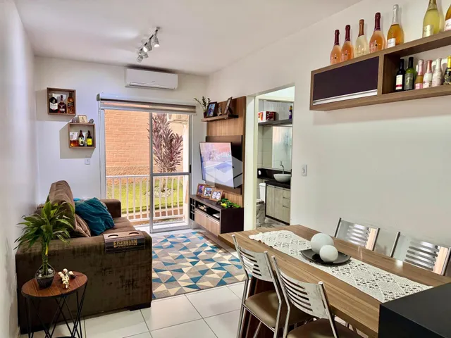 Sala de estar e jantar de um imóvel em Lajeado, Brasil.