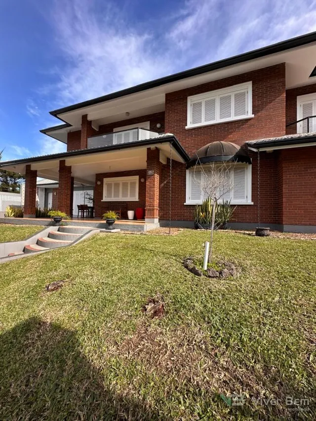 Casa com 4 dormitórios