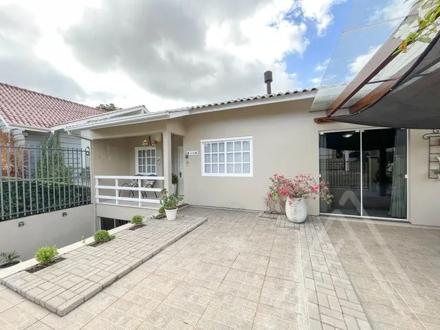 Casa com 4 dormitórios