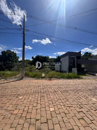 Vista da área externa pavimentada da propriedade em Lajeado.
