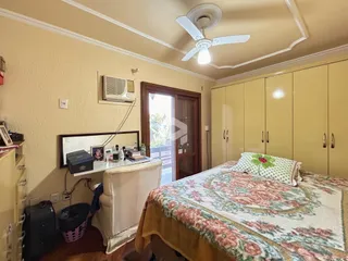 Quarto com armário embutido e cabeceira de cama na Lajeado.