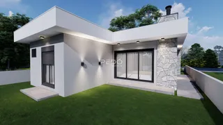 Fachada moderna de uma residência em Lajeado, Brasil, com jardim gramado.