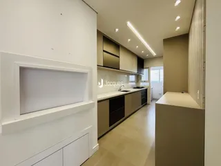 Vista da cozinha moderna de um imóvel em Lajeado, Brasil.