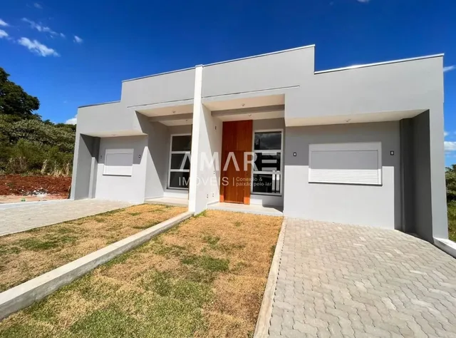 Casa geminada com 2 dormitórios