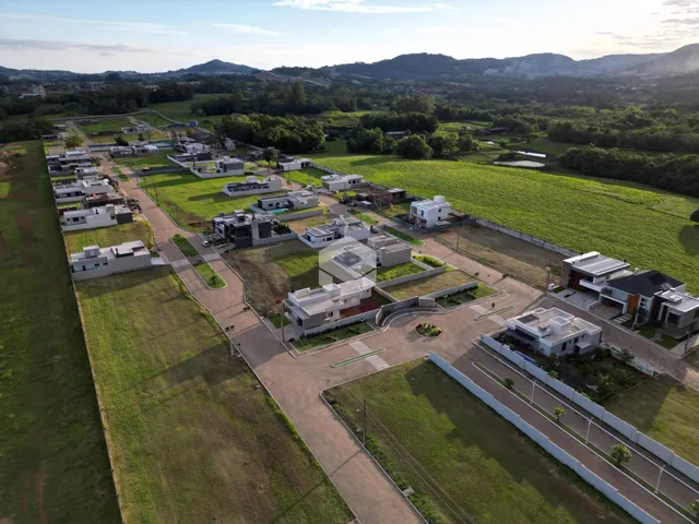 Vista aérea de um loteamento residencial em Lajeado, Brasil.