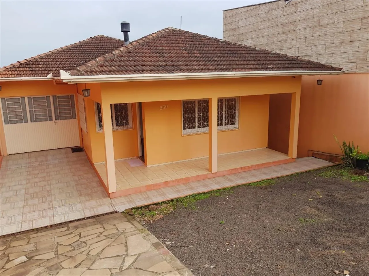 Casa com 4 dormitórios, foto 1