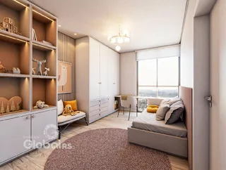 Quarto moderno com armários embutidos e cama.