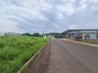 Paisagem exterior da propriedade em Lajeado, Brasil, mostrando uma estrada e vegetação.