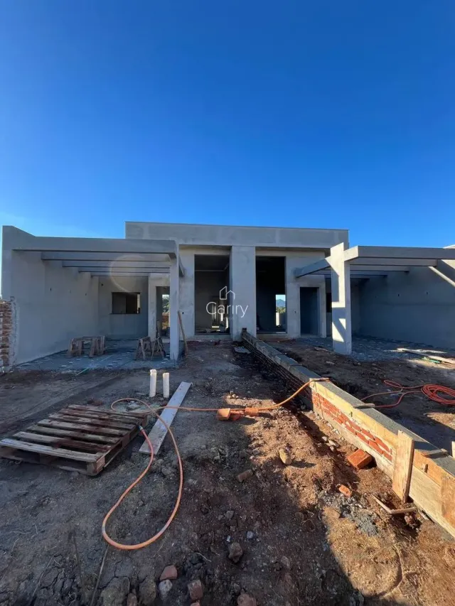 Casa geminada com 2 dormitórios