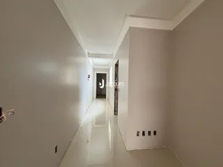 Corredor interno de uma residência em Lajeado.