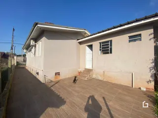 Vista da fachada de uma residência em Lajeado, Brasil.