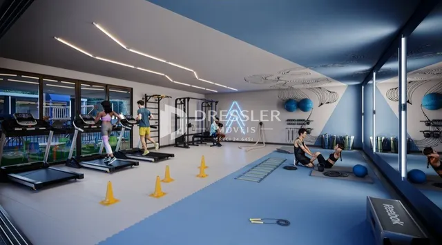Ambiente interno moderno com piso azul claro.