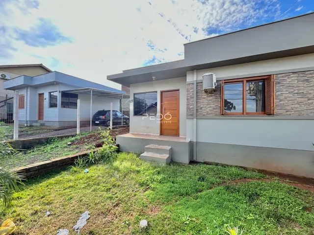 Fachada de uma residência em Lajeado, Brasil, com jardim frontal.