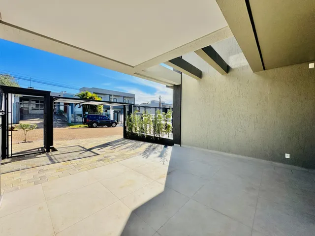 Vista externa de uma área pavimentada de uma residência em Lajeado.
