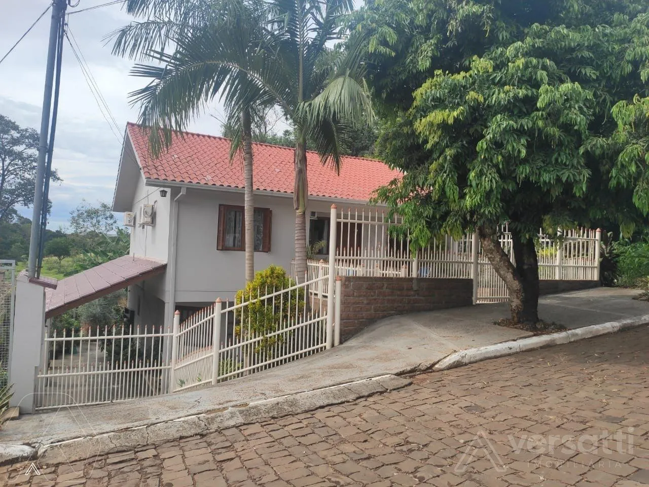 Casa com 5 dormitórios, foto 1