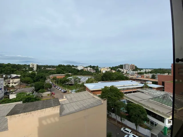 Vista externa de telhados e edifícios em Lajeado, Brasil.