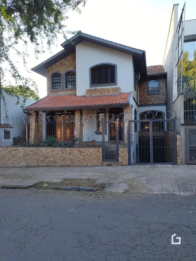 Casa com 4 dormitórios