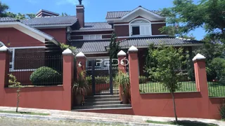 Fachada de uma residência com muro e portão em Lajeado, Brasil.