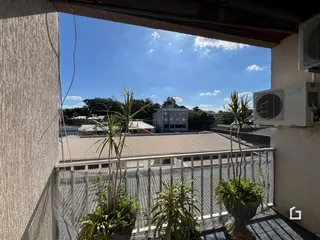 Vista da varanda com plantas em Lajeado.