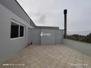 Vista externa de uma área pavimentada de uma propriedade em Lajeado.