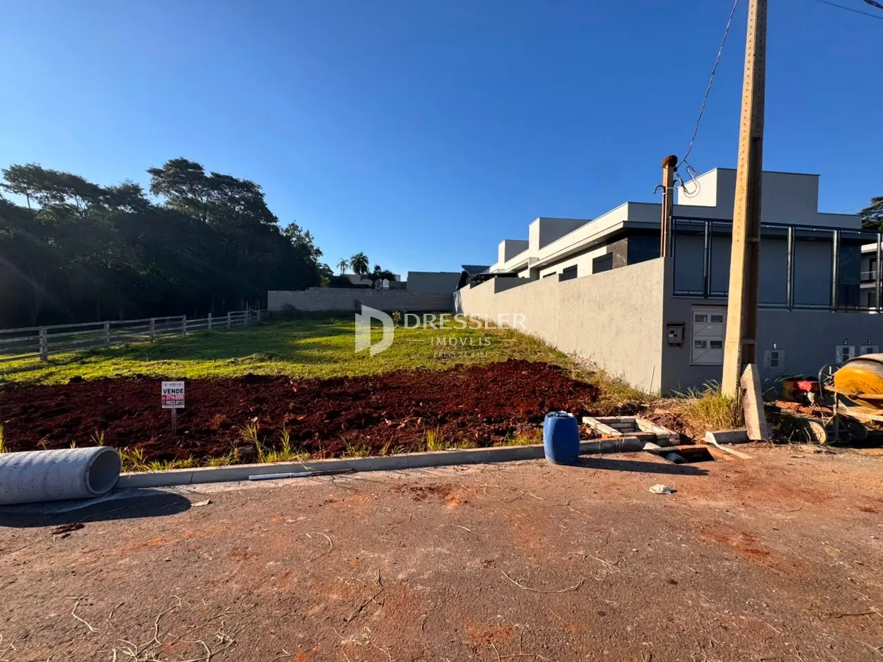 Vista externa da propriedade em Lajeado, Brasil, mostrando a fachada e o terreno.