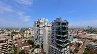 Vista aérea de edifícios residenciais na área urbana de Lajeado, Brasil.