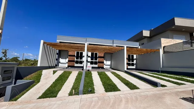 Casa geminada com 2 dormitórios