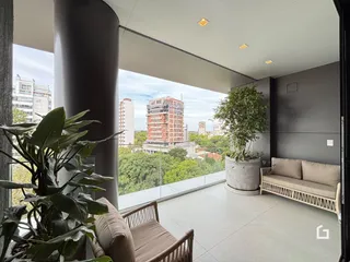 Vista de um apartamento com vista para a paisagem urbana de Lajeado, Brasil.