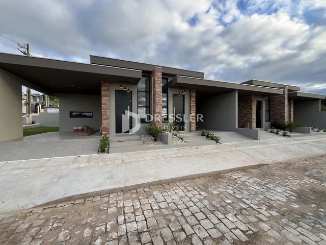 Fachada de uma casa moderna em Lajeado, Brasil.