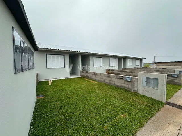 Casa geminada com 2 dormitórios