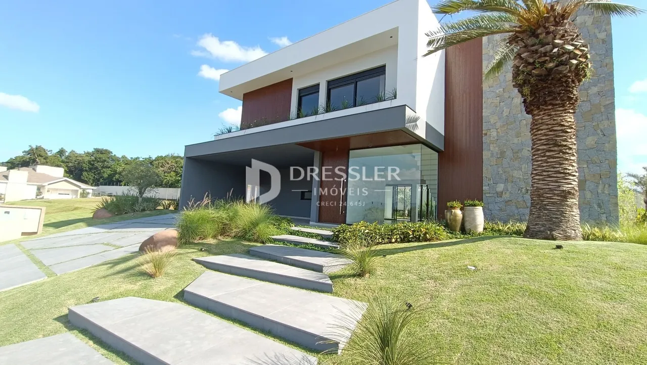 Casa com 6 dormitórios, foto 1