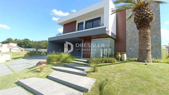 Casa com 6 dormitórios