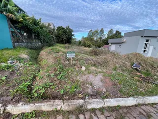 Vista externa de um terreno com vegetação alta em Lajeado, Brasil.