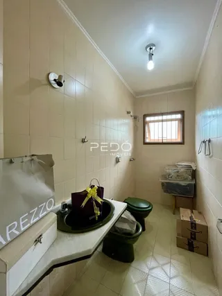Hall de um imóvel em Lajeado, Brasil, com paredes claras e piso de cerâmica.