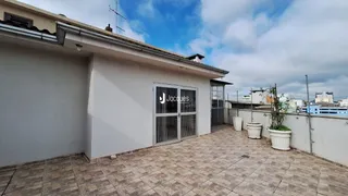 Vista da fachada de uma residência com pátio em Lajeado, Brasil.