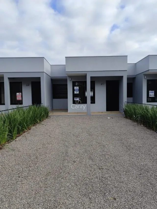 Casa geminada com 2 dormitórios