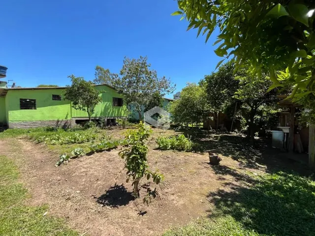 Vista do quintal e jardim de uma propriedade em Lajeado, Brasil.