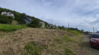 Paisagem de terreno com grama seca em Lajeado.