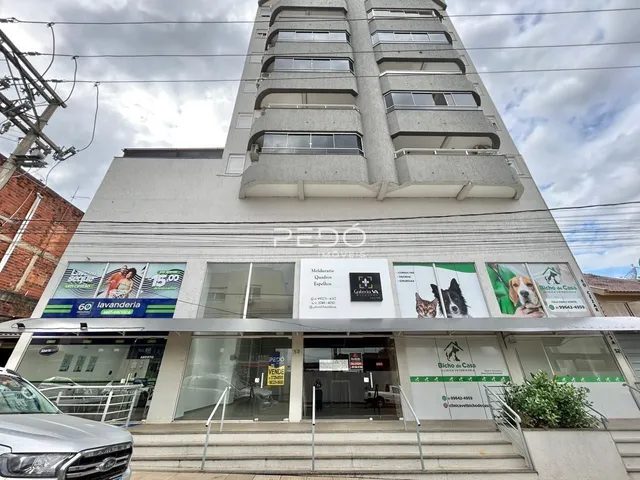 Fachada de um prédio comercial em Lajeado, Brasil.