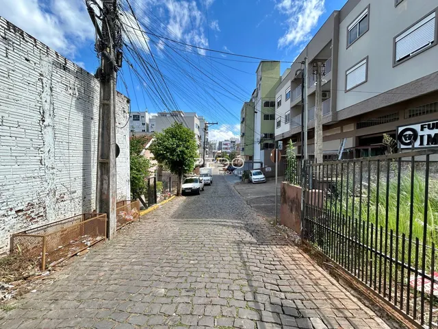 Vista da rua e dos imóveis em Lajeado, Brasil.