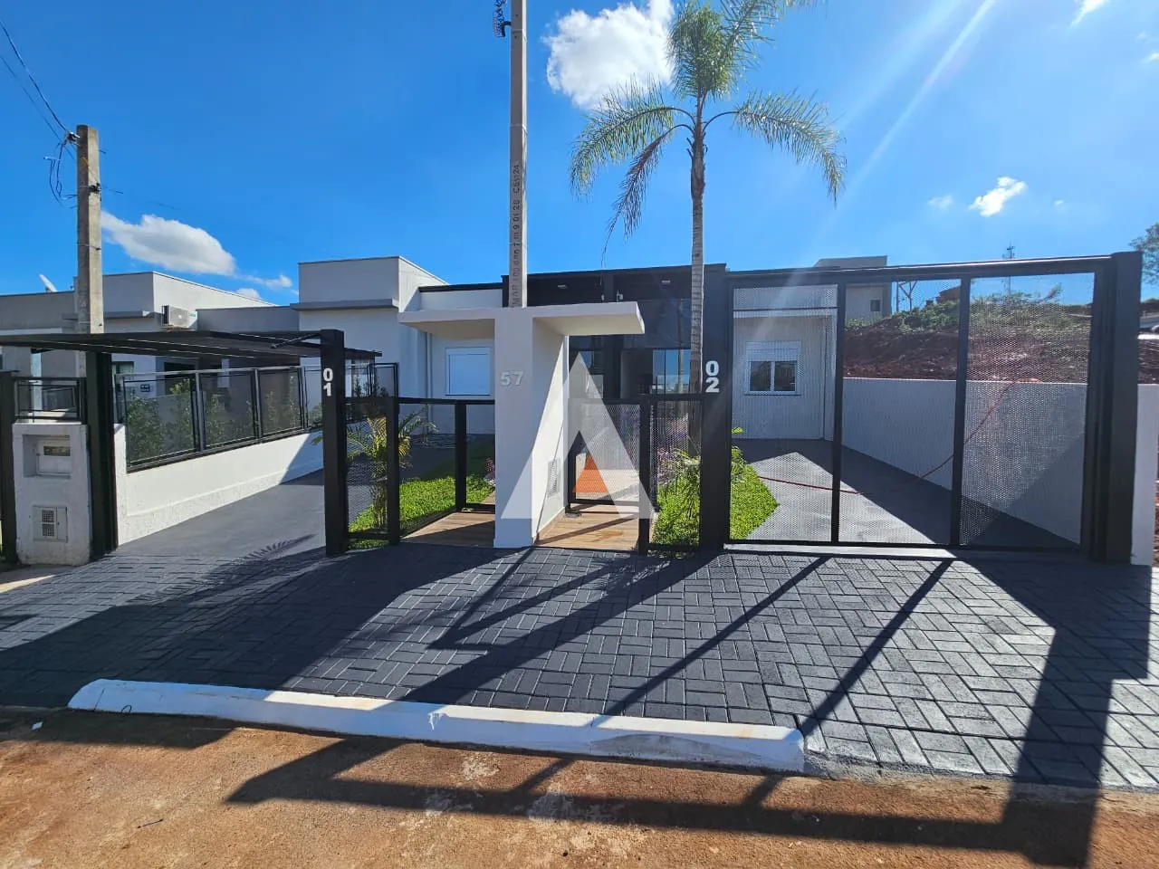 Casa geminada com 2 dormitórios, foto 1