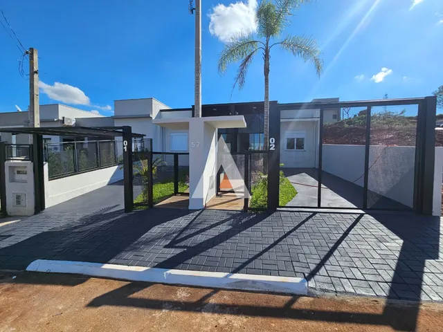 Casa geminada com 2 dormitórios