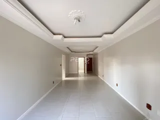 Corredor interno de um imóvel em Lajeado, Brasil.